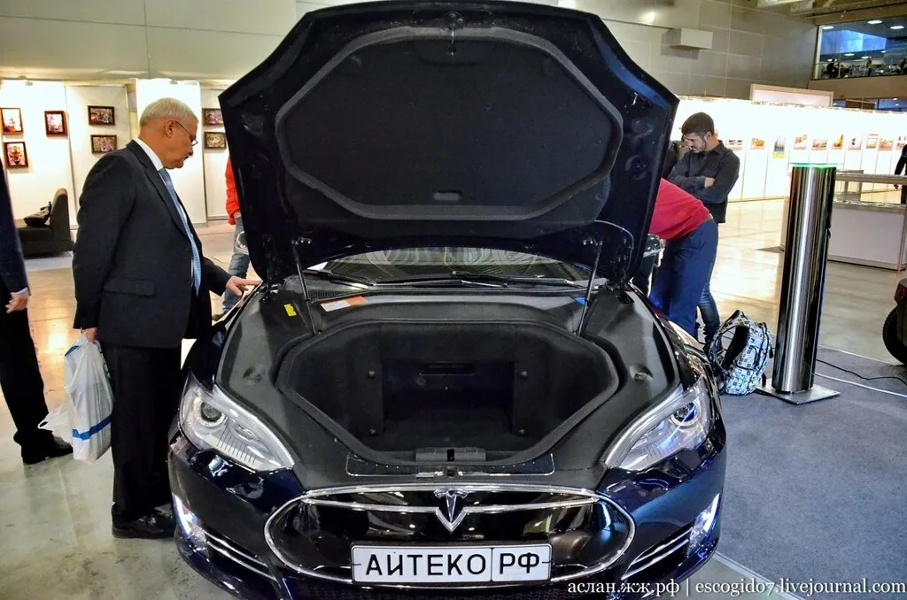 Двигатель автомобиля тесла модель с схема