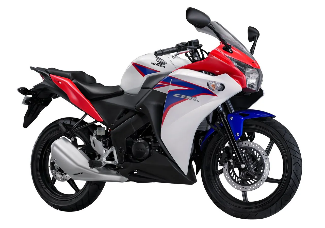 Линейка мотоциклов honda cbr 150 фото