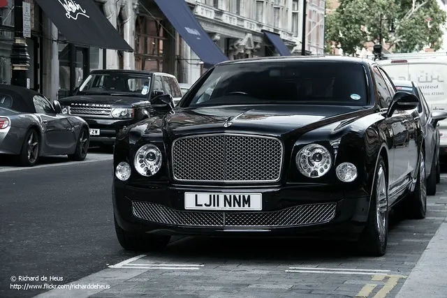 Bentley mulsanne — седан, выпускавшийся в 1980—1992 годах