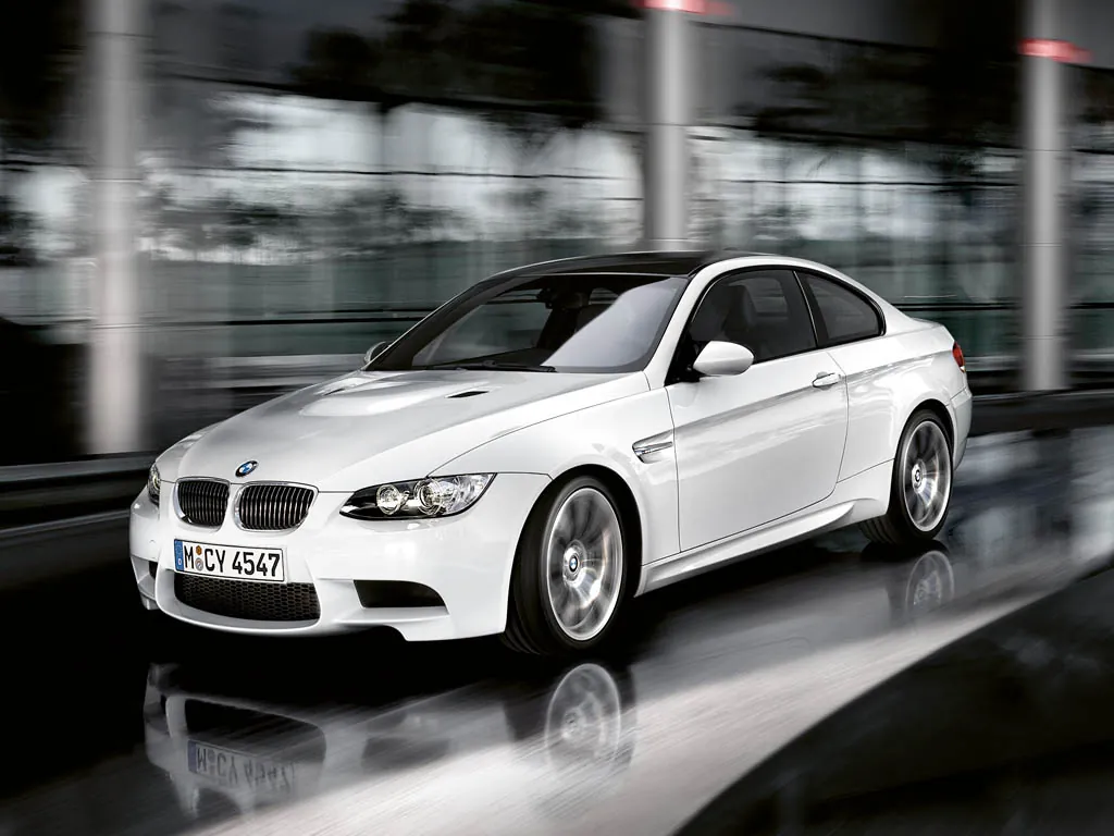 Белая bmw 3 двухдверная