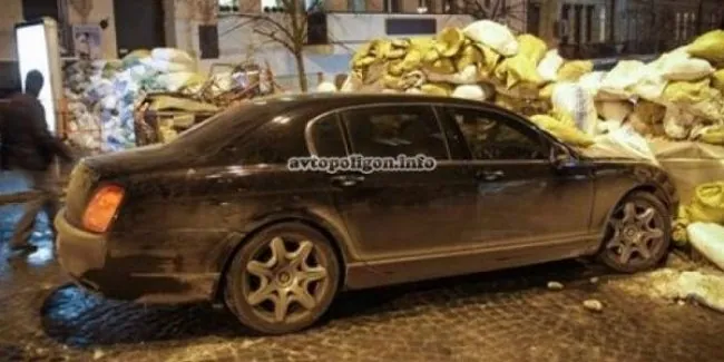 Врезался в салон бентли